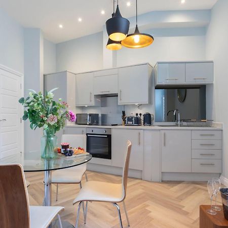 Elliot Oliver - Stylish 2 Bedroom Town Centre Apartment Cheltenham Exterior foto